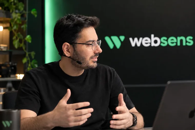 Websens ekibi bir sunum sırasında
